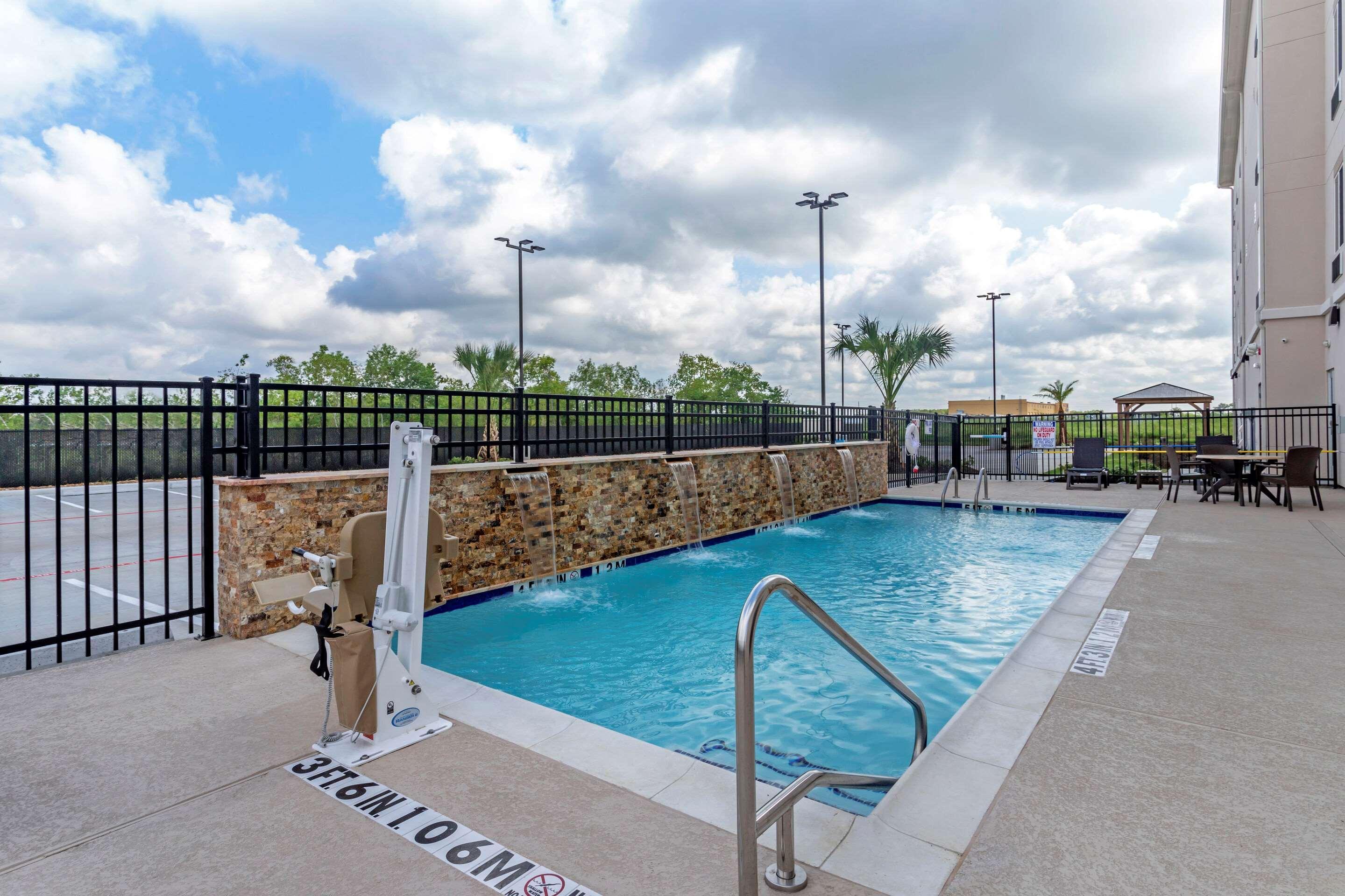 Comfort Inn & Suites Waller Exterior photo
